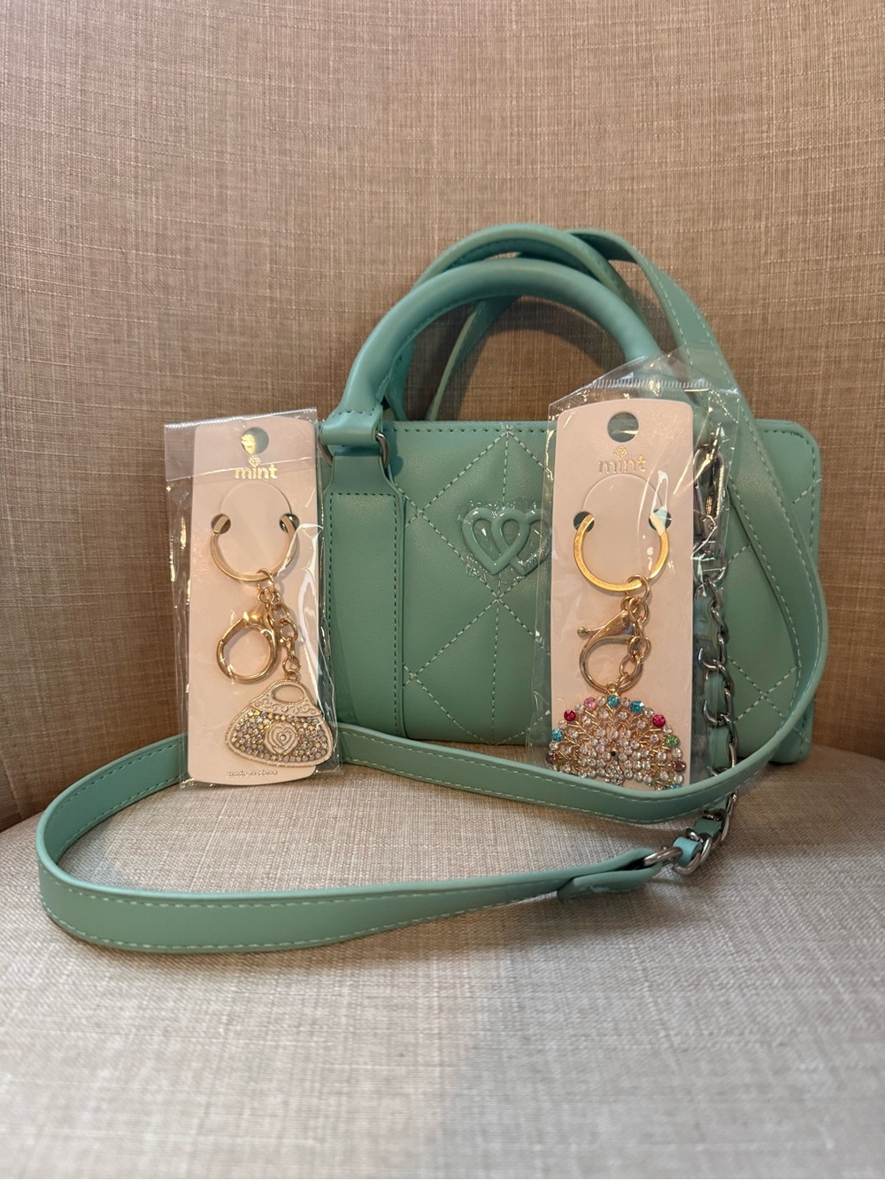 NWOT Betsey Johnson XOLAYLA Quilted Heart Crossbody Wallet Bag + 2  Keychains - Picture 9 of 9